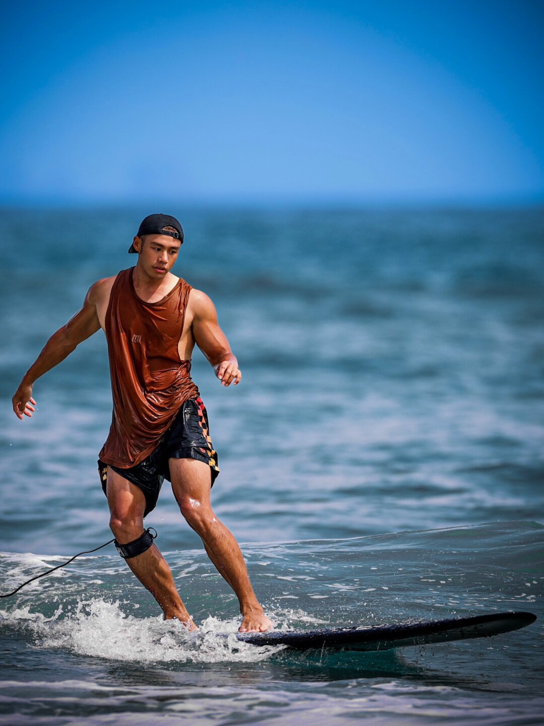 大型冲浪骑行竞赛，海浪与速度的完美融合的简单介绍