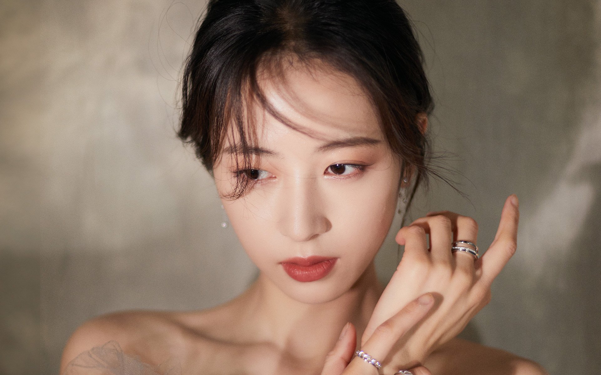 女足比赛冠军捧杯，精彩瞬间永存，女足踢比赛